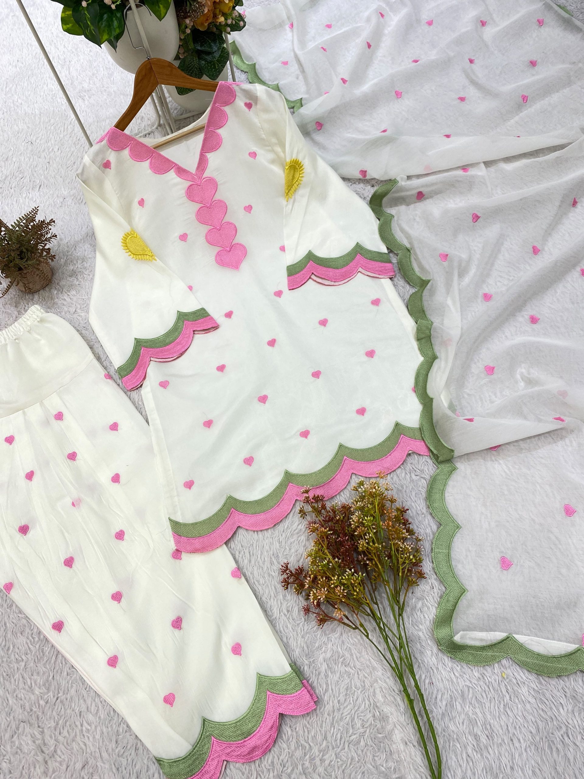 Farshi Salwar Suit - Image 4